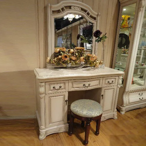 Туалетный столик в Калининграде